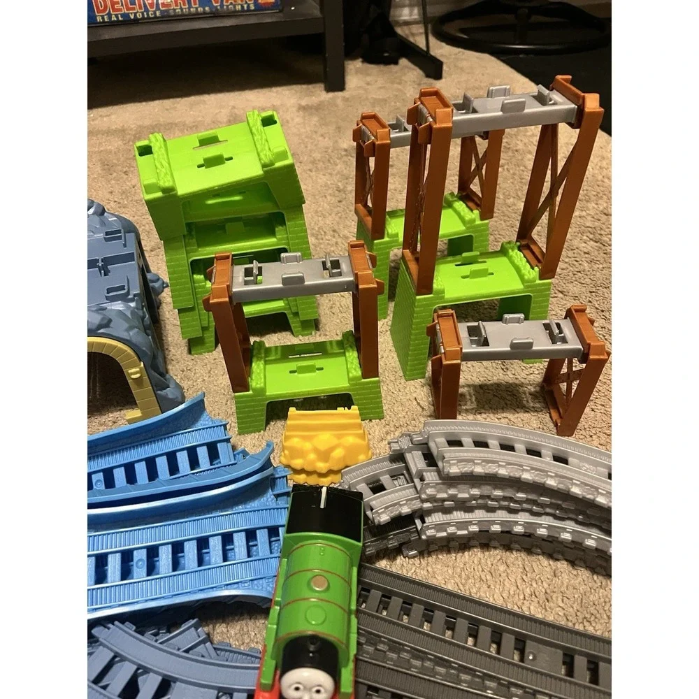 Thomas & Friends Track Master 6-in-1 Builder Set Motorized Percy Engine